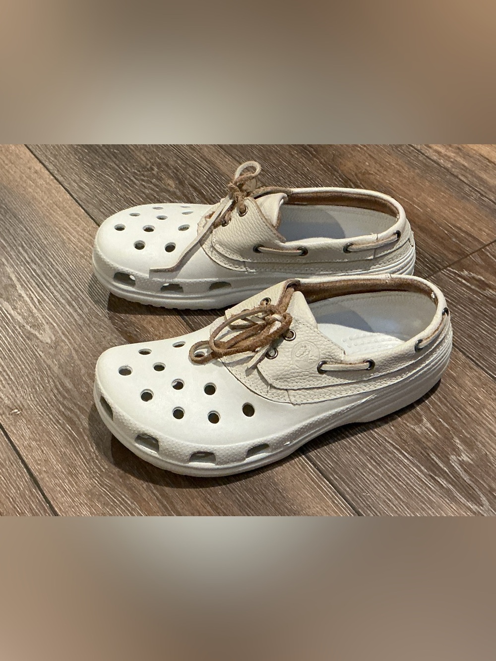 Crocs Islander Pit Crew Leather Boat Shoes Men’s 9 / Women’s 11 Ivory